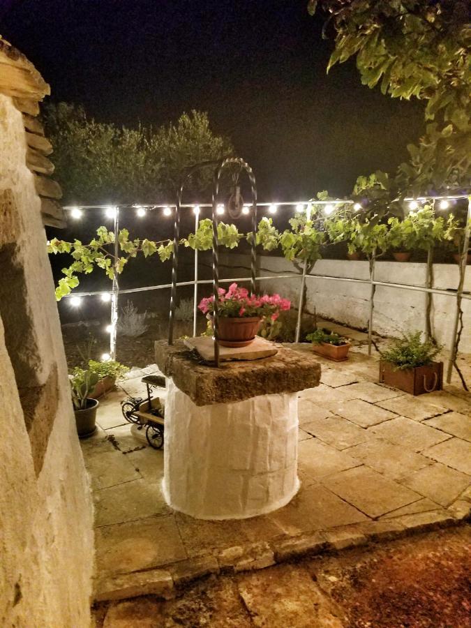 Antico Trullo Immerso Nella Campagna Alberobello Buitenkant foto